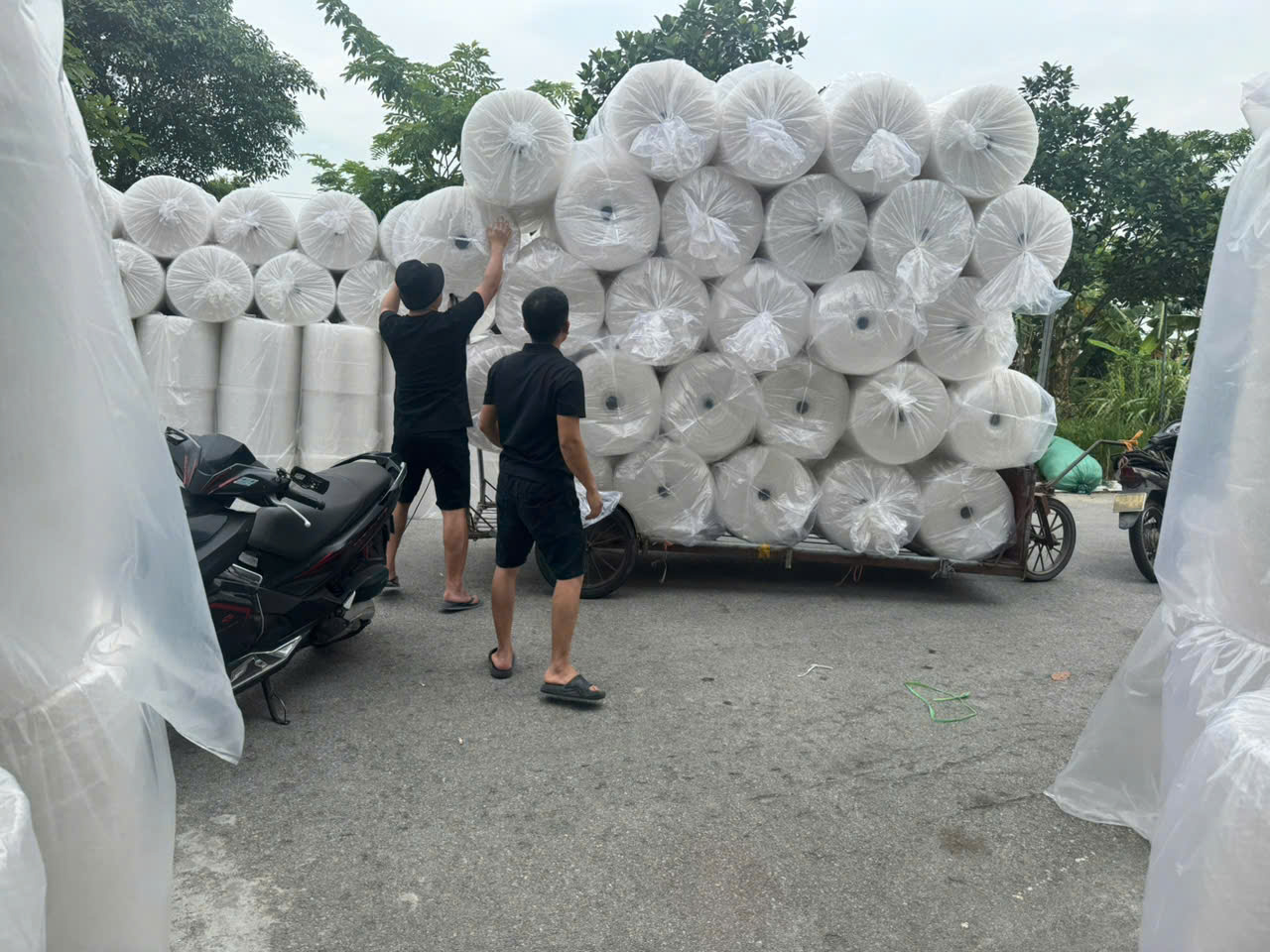 Cuộn xốp hơi 60x100m Cuộn xốp hơi 60x100m